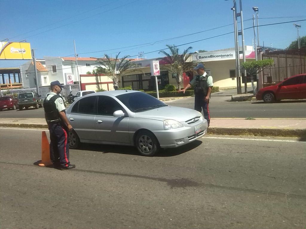 POLIMIRANDAFAL's tweet photo. Puntos preventivos #Coro |verificación y cacheo corporal @StellaLugoB @Pito_Acosta https://t.co/Ca9cDQMNAs