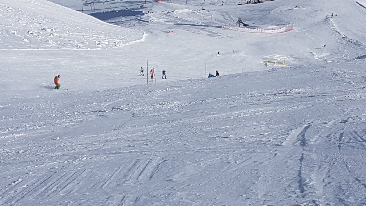 kilianj's tweet photo. Please #skimo people training in resorts, walk on the sides of slopes! Don't give more reasons to punish and forbid #skimo in resorts!! https://t.co/cFKGgSp9PF