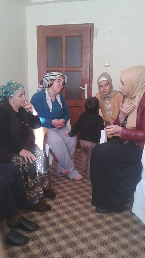 kadinkollari_AK's tweet photo. Kadinkollari Teskilat Baskanmz Emine Suna'nin esliginde Kahramanmaras'li hemseri grup toplantisi gerceklestrildi
@selvacam 
@muallavarol https://t.co/ZFTYL99No3