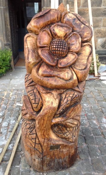 #Yorkshire Rose 2metre high #chainsawcarving for sale. Great regional feature for a public office/ site in/outdoors