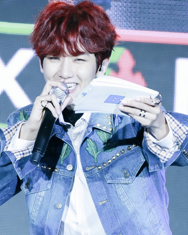 snessyn's tweet photo. your smile really makes my day. #baekhyun #firstsolovictory #smile #happiness. https://t.co/IFknN1wiul