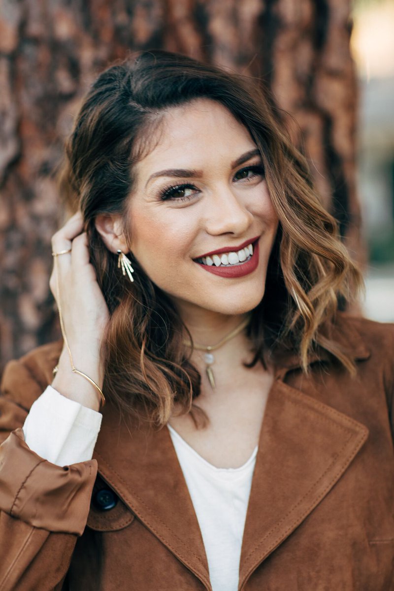 instantdotme's tweet image. How gorgeous is @Allisonholker's @nashellejewelry line?! You can get 20% off the line with code INSTANT on nashelle.com NOW! ✨