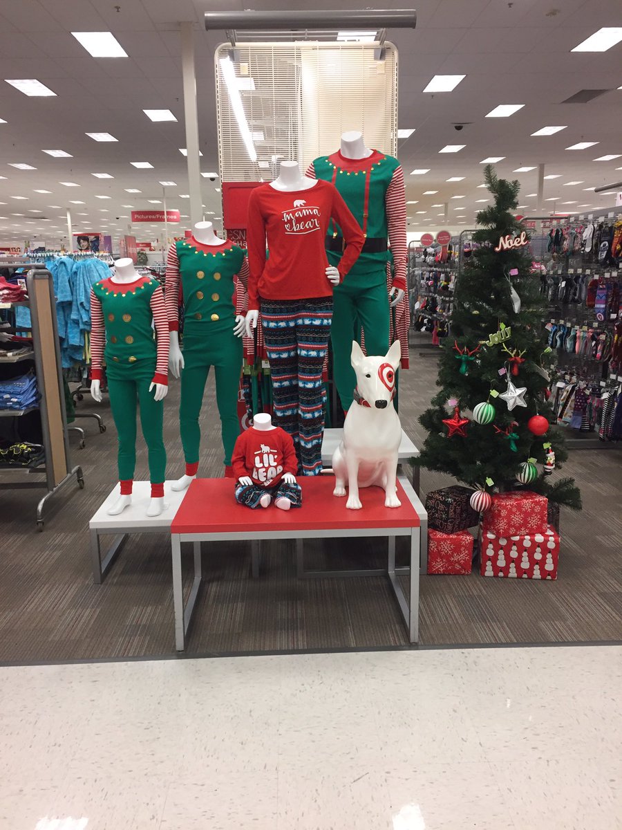 Chelschels26's tweet photo. It's starting to look a lot like Christmas every where we shop! 🎄☃️❄️@SamanthaVMML @CaitlinKorensek @JWortsmanTGT #VML #T2243 https://t.co/eiBJhsngNf