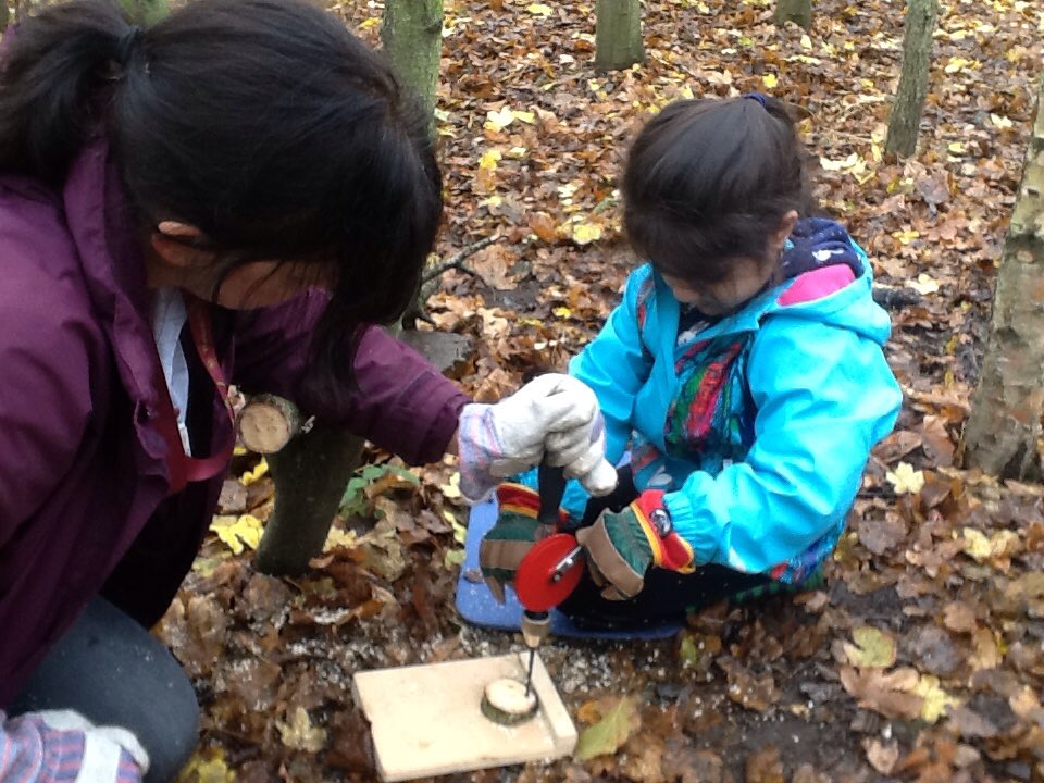 missperry673's tweet photo. Reception were using tools in the Forest this week to make tree cookie necklaces.
#takingrisks #toolssafety #forestschool @FibParkAcademy https://t.co/lgLmale5dR