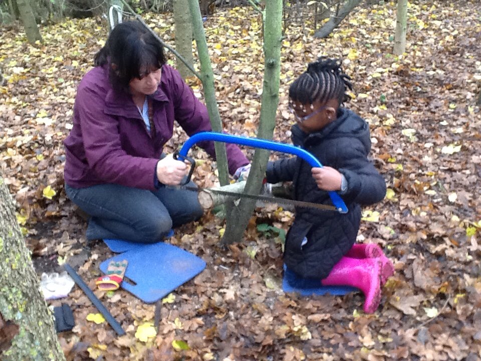 missperry673's tweet photo. Reception were using tools in the Forest this week to make tree cookie necklaces.
#takingrisks #toolssafety #forestschool @FibParkAcademy https://t.co/lgLmale5dR