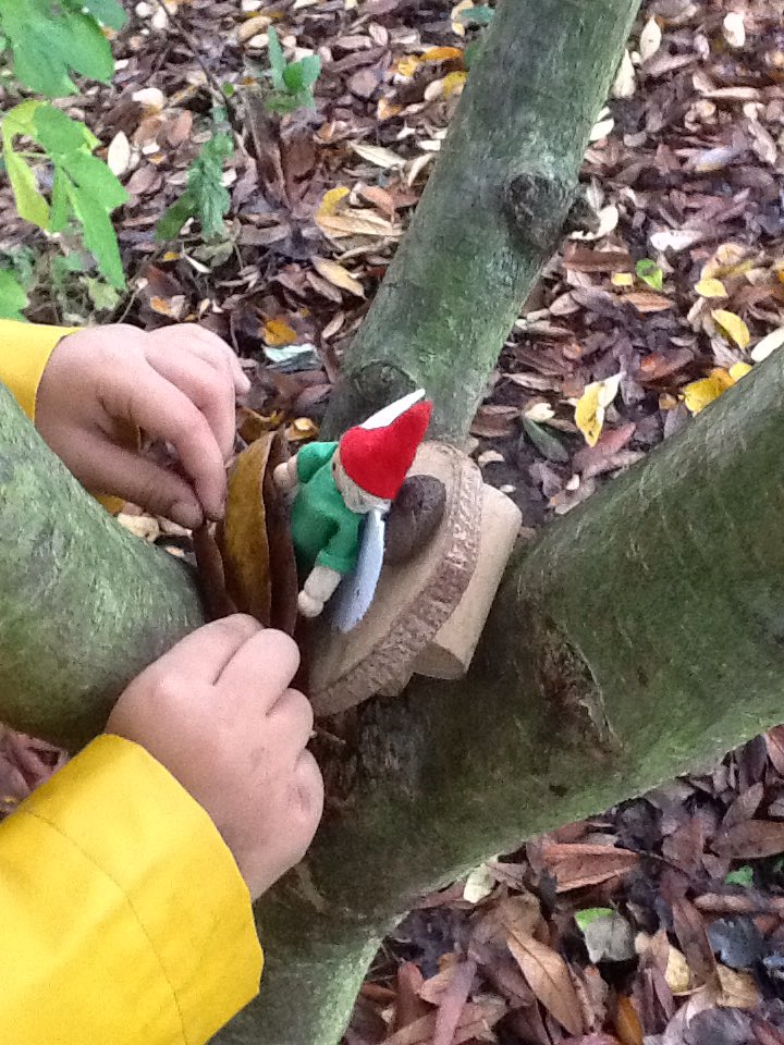 missperry673's tweet photo. Reception were using tools in the Forest this week to make tree cookie necklaces.
#takingrisks #toolssafety #forestschool @FibParkAcademy https://t.co/lgLmale5dR