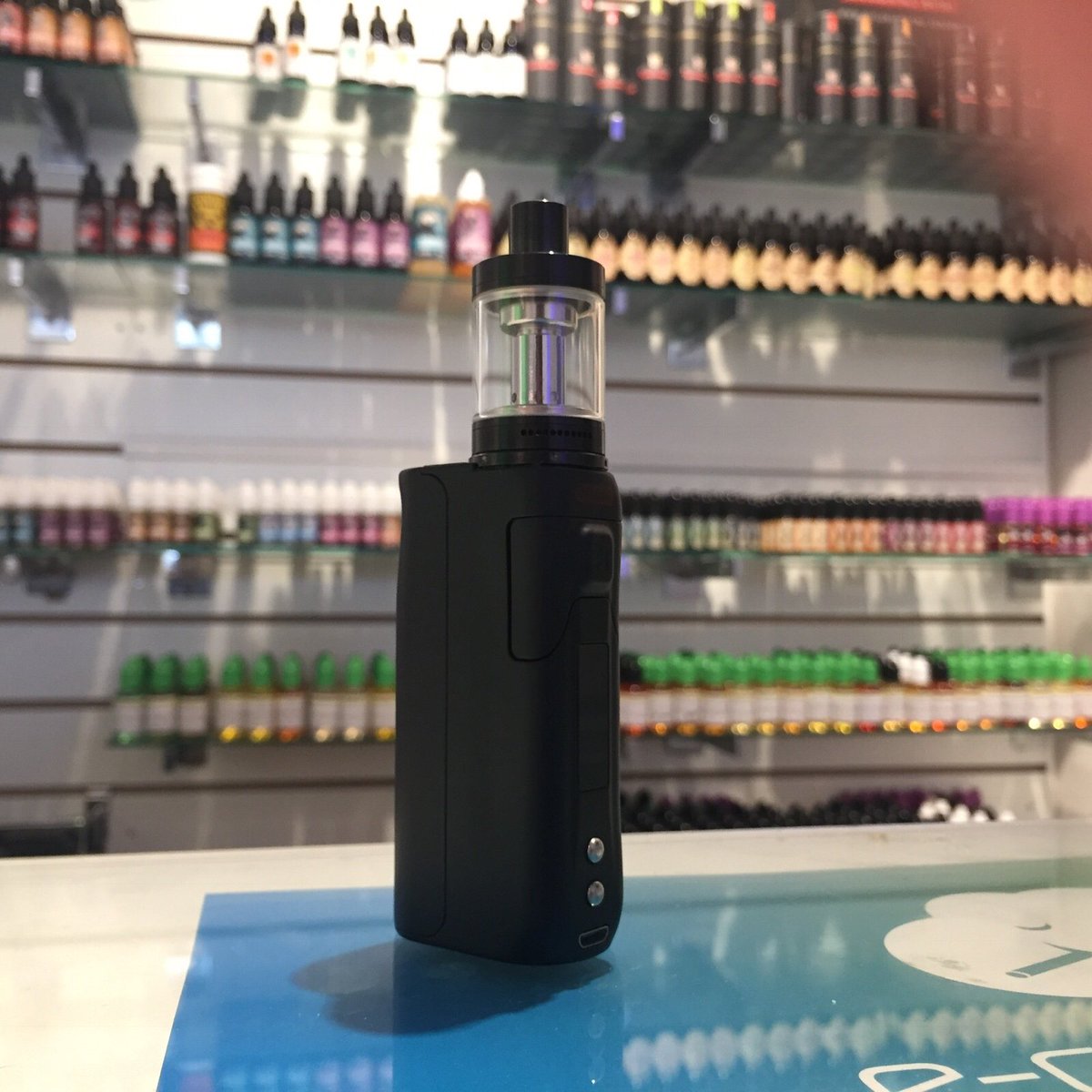 The UD Balrog is ergonomic AND compact. We think it's pretty cool. #vapelife #ukvapers