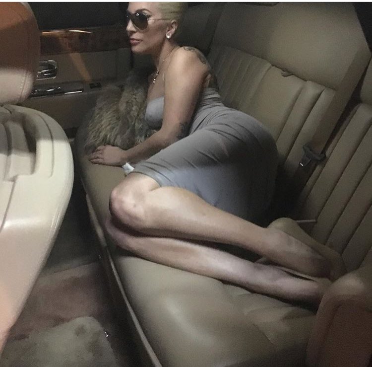 ChinaM0NROE's tweet photo. Me in the backseat drunk leaving the club wondering do my friends know to drive me to my man house ... https://t.co/lqfbXD9cqG