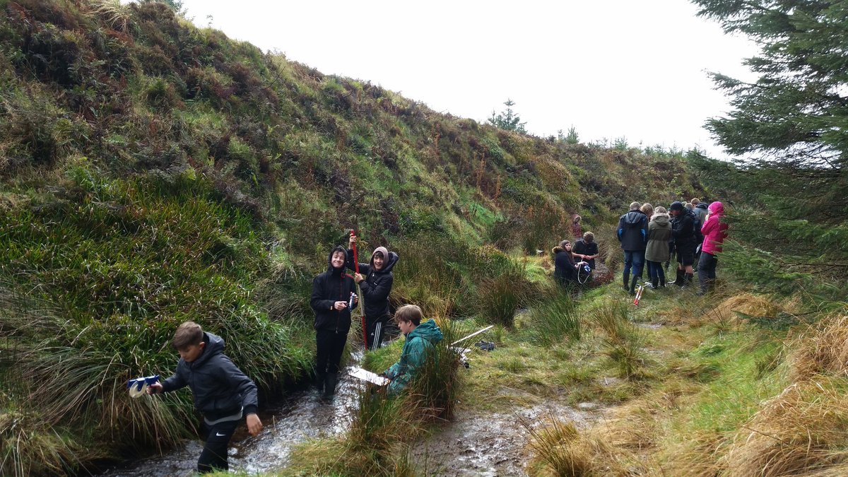 PembrokeGeo's tweet photo. GCSE Geog fieldwork day 1. "I enjoyed that more than I expected to" thanks @PembsCoast @YsgolPenfro @YourParkPCNPA @MosesPeople https://t.co/4ZDQ16mVWe