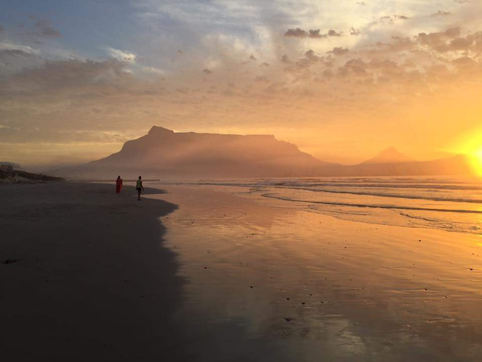 pottingshed2's tweet photo. And the sun has set in #Capetown #meetsouthafrica #lovesouthafrica #TableMountain https://t.co/g2g5RbmEbg