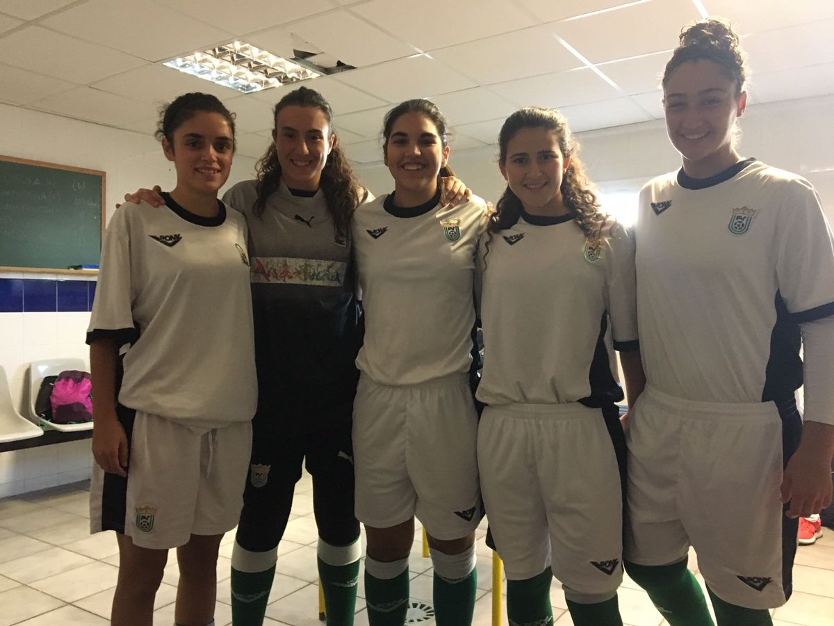 .<a href="/Lucia_MM10/">Lucía Méndez Méndez</a>, @99_carmengc, @elenafuentes7_, <a href="/ClaudiaFF24/">Claudia fdez</a> y Rocío volvieron a ejercitarse con la @FedAndaluzaFutb sub-18. #SevillaFCFem