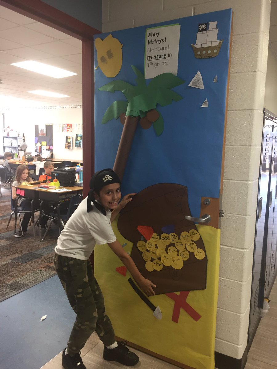 ReadLoveTeach's tweet photo. We arrggh ready for the bookaneer book fair @CliveAcademy @Scholastic @MrSchuReads https://t.co/BCe9m6fkLL