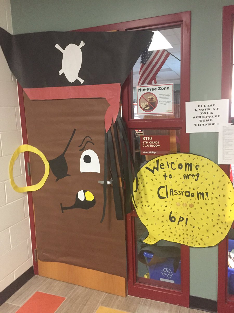 ReadLoveTeach's tweet photo. We arrggh ready for the bookaneer book fair @CliveAcademy @Scholastic @MrSchuReads https://t.co/BCe9m6fkLL