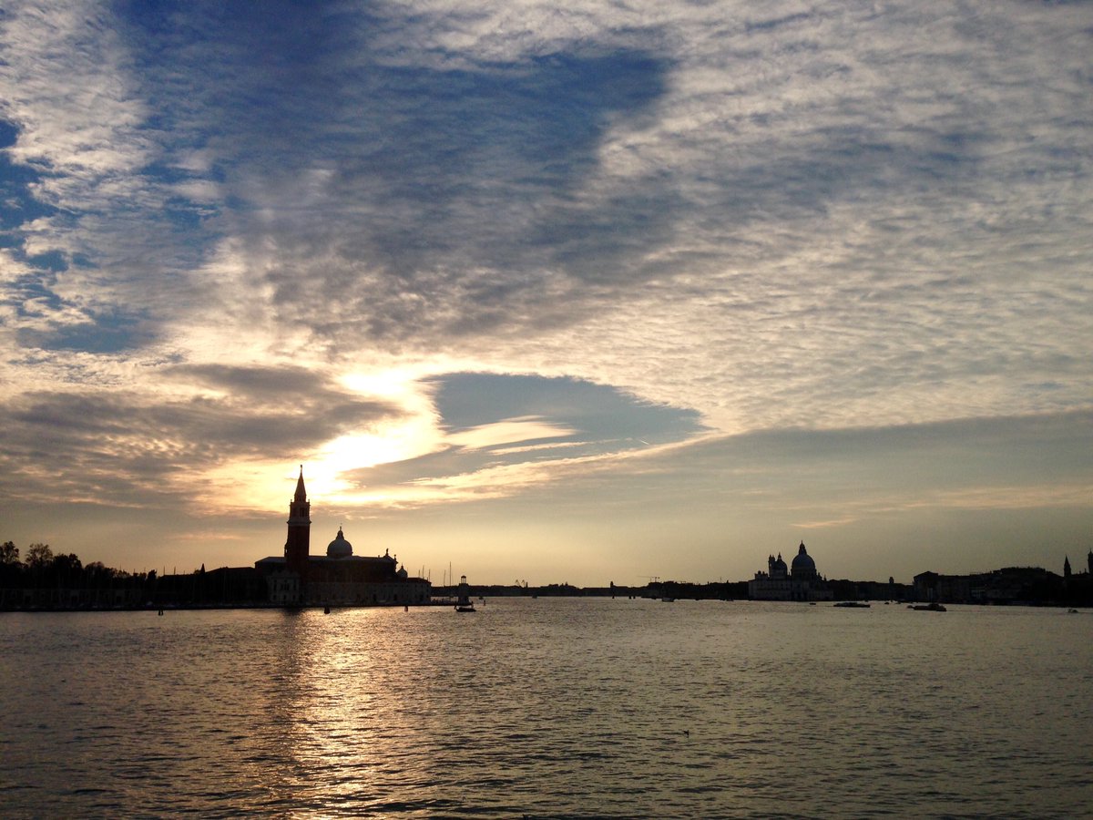 SorayaPaladin's tweet photo. "Venezia che affonda bellezza che abbonda" 😍 #Liga #madainItaly #happiness https://t.co/PS6PKpYttj