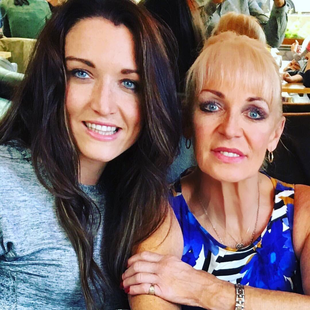 BardsleyHolly's tweet photo. "Like mother, like daughter"
#mumanddaughterday #family #happydays https://t.co/lwpPIuP4SU