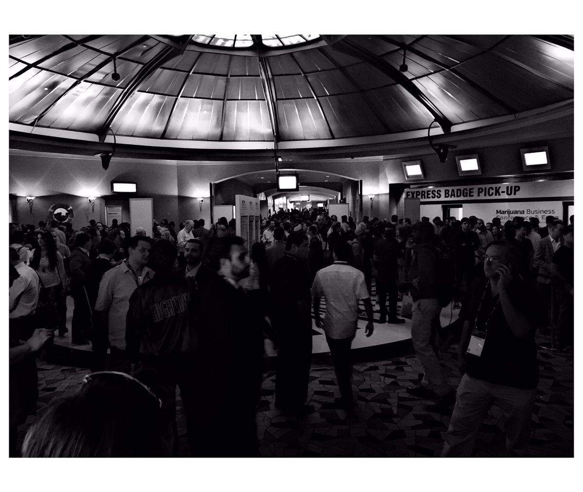 emojiuana's tweet photo. #MjBizCon Crowd

#emojis #gifs #kush #hightimes #goodtimes #cannabis #Vegas #marketing #Weed #cannabis101 #Repost https://t.co/0fM31SRUqG