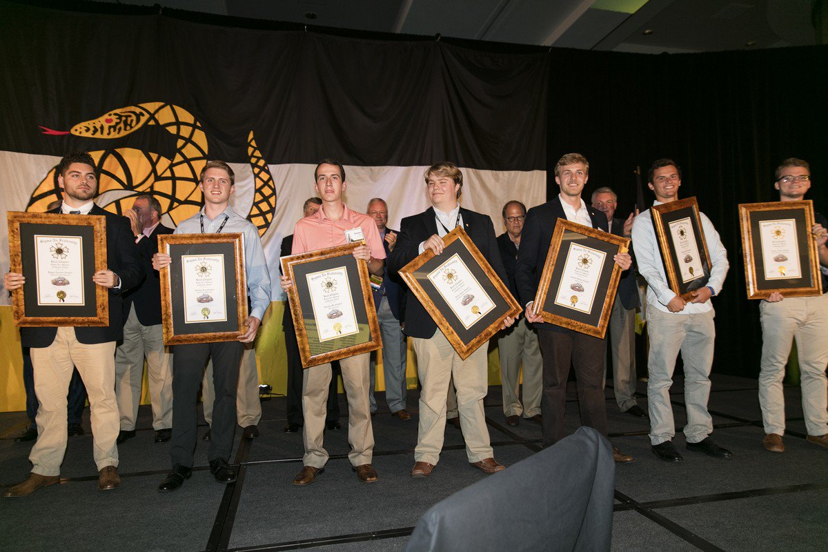 Congrats again to all of our 2016 Chapter Awards Winners! sigmanu.org/the-delta/maga…
