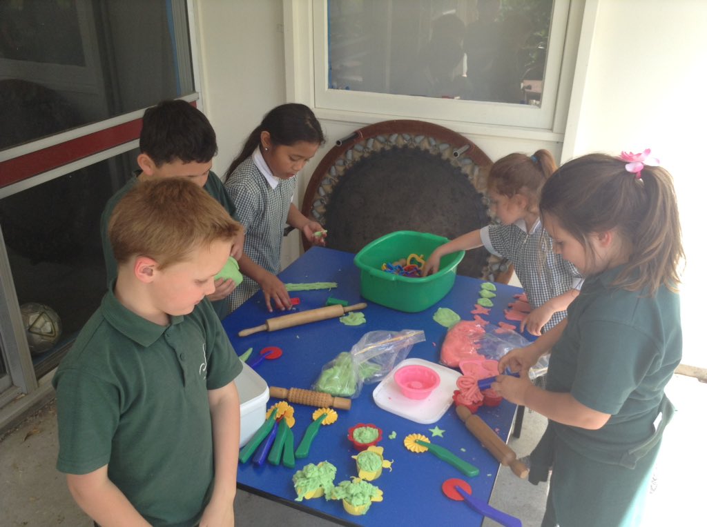 room3bromley's tweet photo. Relating to others: problem solving and teamwork. #bromleyschoolnz https://t.co/AqqGoz2TLB