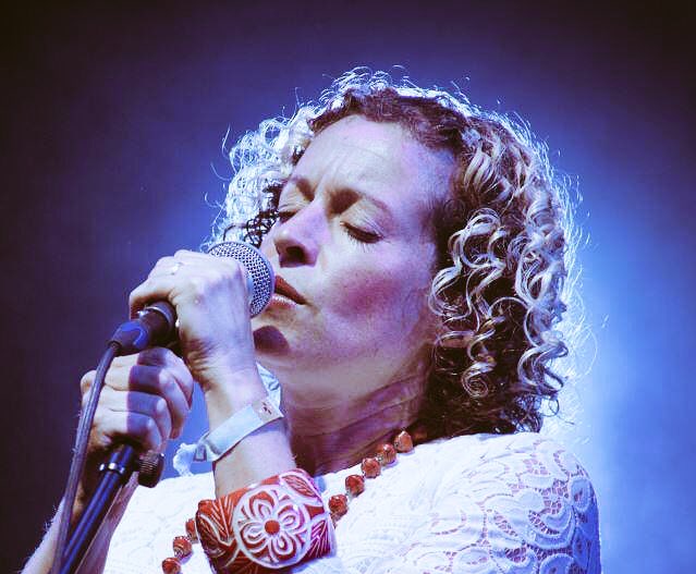 Peter4tax's tweet photo. Loved hearing cheerful @katerusby on @BBCRadio2 @themarkrad tonight #PureRecords =#greatbusiness model nearly time for #WhileMortalsSleep CD https://t.co/nZyFpL1rTt