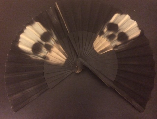 TheDarkMarket's tweet photo. The evening round up of shiny, dangly and exciting things is from Futuriana, Kat's Crafts, Leo Deville, and Meesh #alternativesouthampton https://t.co/3q7T3A5Z6B