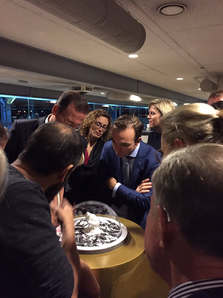 saraweyns's tweet photo. Peter Rogiers stelt zijn editie voor aan de @MMPromotors https://t.co/1aqmS7Hyre