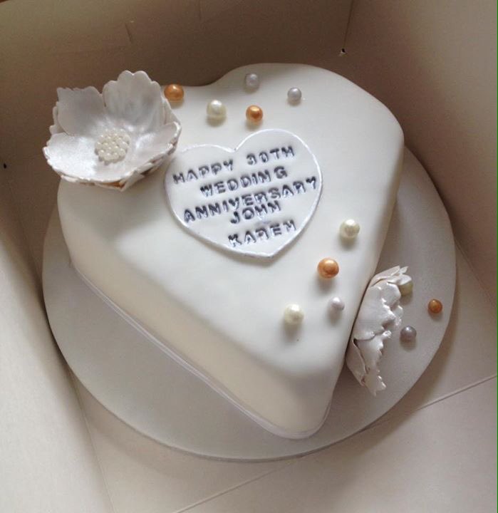 cake_gem's tweet image. Gorgeous Anniversary cake with handmade &amp;amp; lustre dusted pearls &amp;amp; flowers.