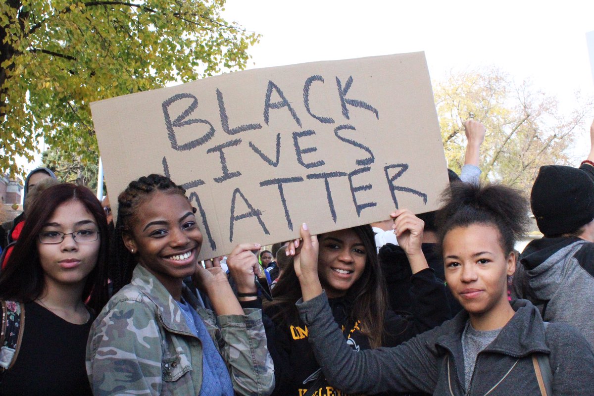OPS_northstar's tweet photo. This morning, on 36th and Ames, students chanting "we are one" and "love trumps hate" to rally for unity. https://t.co/8DPJN8y4Q1