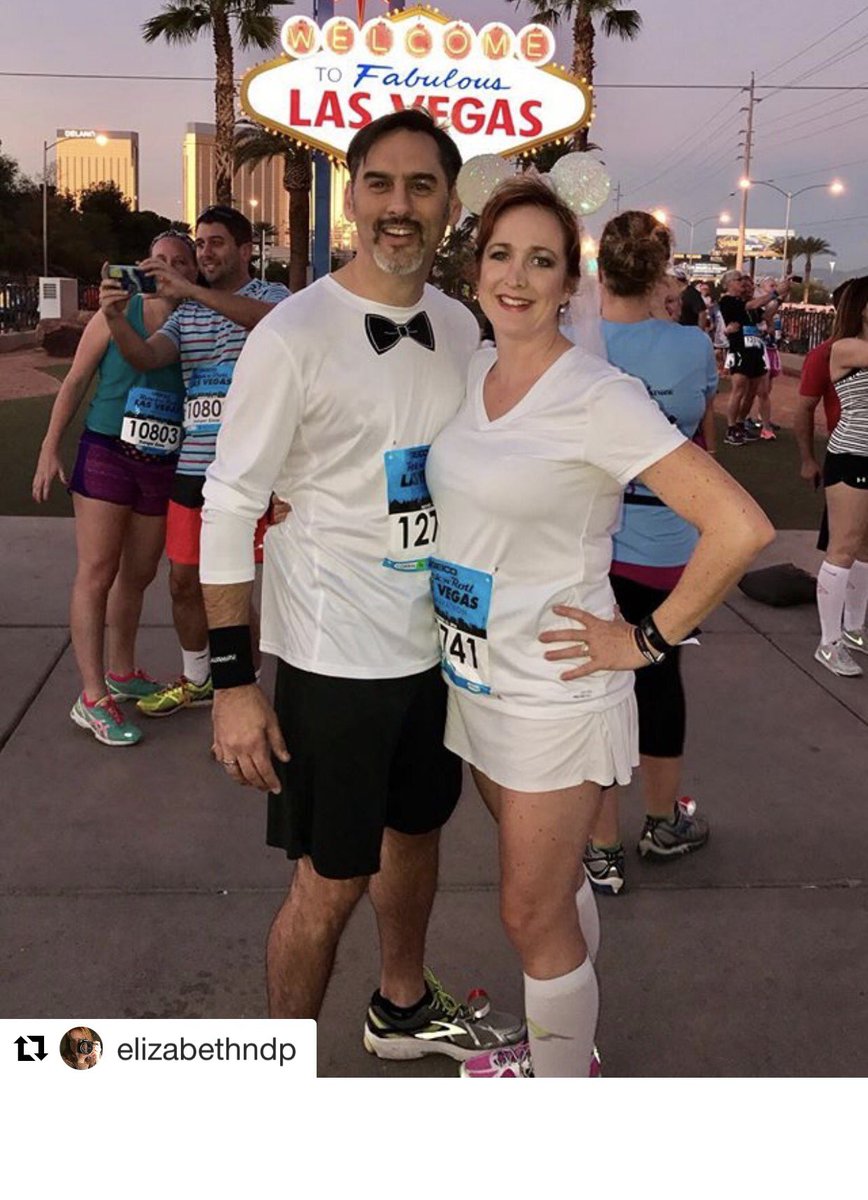 RunRocknRoll's tweet image. Love for running and each other! Congrats to the 200+ who were married and renewed their vows on the Las Vegas #StripatNight