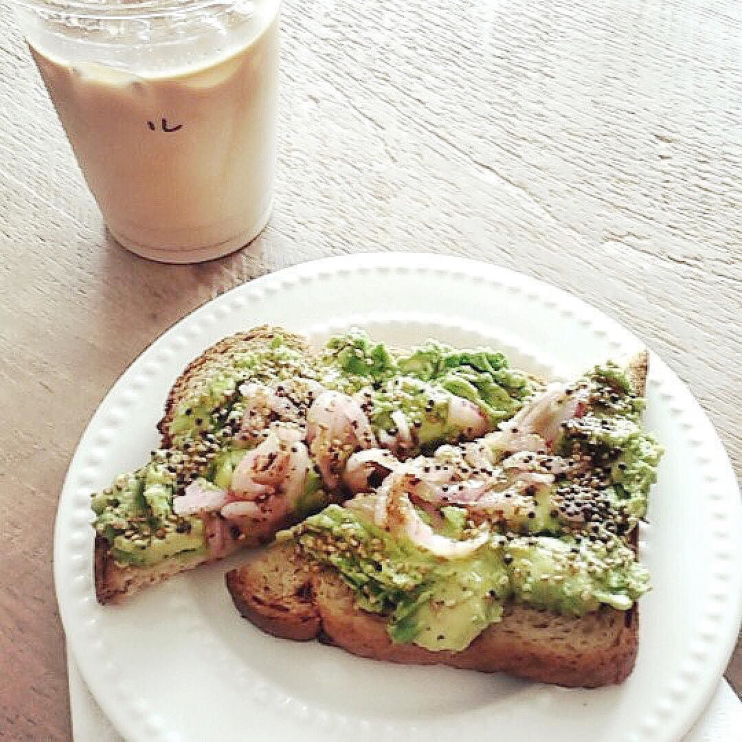 sparkfreshbar's tweet image. Morning fuel 🌿☕️ #avocadotoast #morninglatte #getfueled #eathealthy #eatclean #unprocessyou… buff.ly/2fVvMvK
