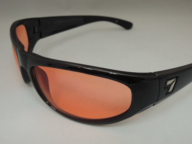 eaudevieYS's tweet photo. バイク用サングラスの7eyeセブンアイは、スキー用サングラスとしても使い勝手抜群です。レンズはオリジナルOZ-16を換装。吹雪いたらゴーグルになり、晴天はパットを外せば普通のサングラスです。 #7eye #セブンアイ #スキー用サングラス https://t.co/tZ8sQ417kV