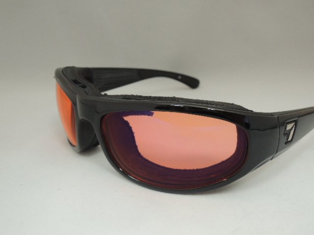 eaudevieYS's tweet photo. バイク用サングラスの7eyeセブンアイは、スキー用サングラスとしても使い勝手抜群です。レンズはオリジナルOZ-16を換装。吹雪いたらゴーグルになり、晴天はパットを外せば普通のサングラスです。 #7eye #セブンアイ #スキー用サングラス https://t.co/tZ8sQ417kV