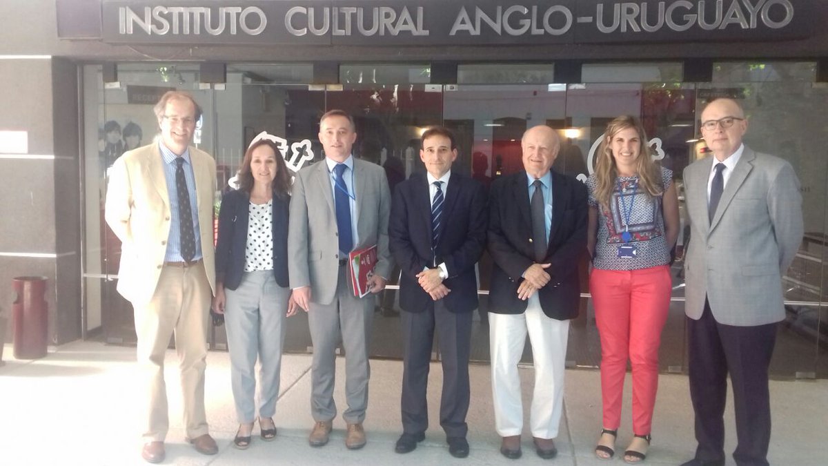 ¡Agradecemos al <a href="/InstitutoAnglo/">Instituto Anglo</a> por invitar a <a href="/ian_duddy/">Ian Duddy</a> a visitar sus instalaciones!