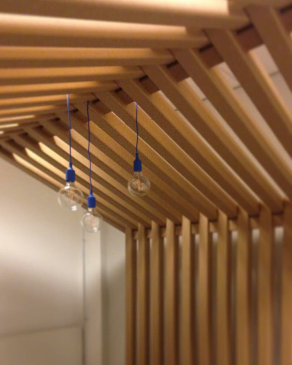 Schitterend project met <a href="/Jantjesmits/">Jannie Schmitz</a> voor @RaboVenlo . Geweldige innovatieve manier om traditioneel materiaal als karton toe passen! #c2c 👍🏻