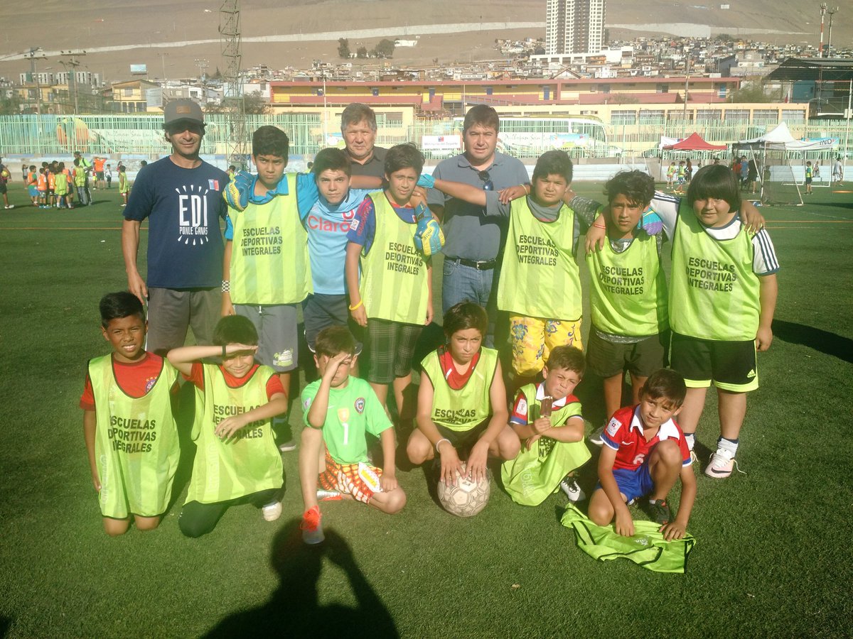 MindepTarapaca's tweet photo. .@MindepTarapaca realiza masivo encuentro de cierre de talleres de fútbol iniciación del Programa #EDI2016 en Iquique @MindepChile https://t.co/mrKoFERgbq