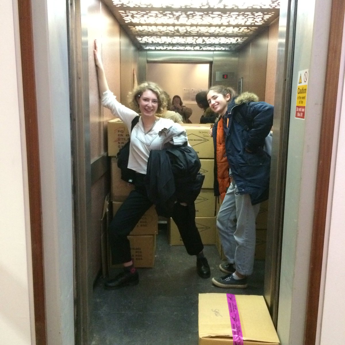 A productive evening w lovely Janet from <a href="/EastLothianAidR/">ELAR</a> and still more boxes to sort through! #RefugeesWelcome ✨