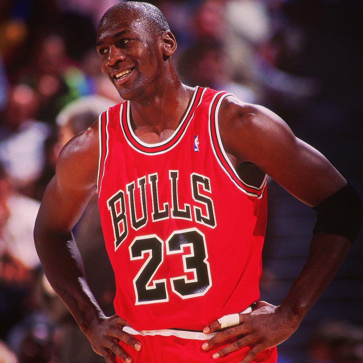 chicagobulls's tweet photo. Congratulations to Michael Jordan on being named a 2016 Presidential Medal of Freedom recipient! https://t.co/kXuG8spGEX