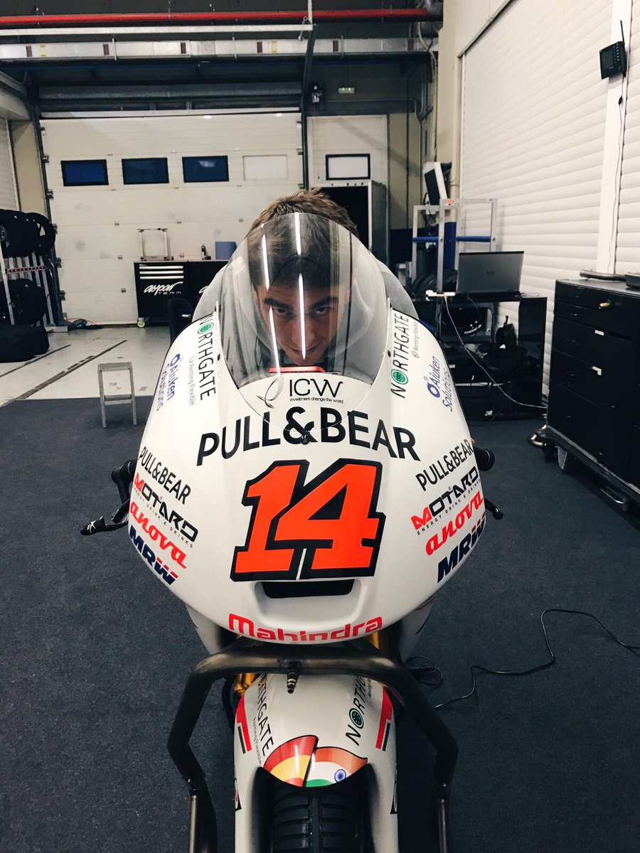 PlaymakerAG's tweet photo. First day for the little ones! / ¡Primer día para los pequeños! ✊🏻😜 #PlaymakerRiders #GrowingTogether #Moto2 #Moto3 #JN9 #JM88 #AA14 #Jerez https://t.co/EbQyKCjhzI