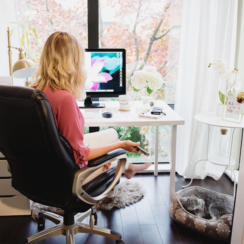 wildedesignco's tweet photo. Happy Hump Day from my office to yours! Hurry up Friday 😅🍷 #Vancouver #designer #graphicdesigner #graphicdesign #th… https://t.co/c3rKtSIjE1