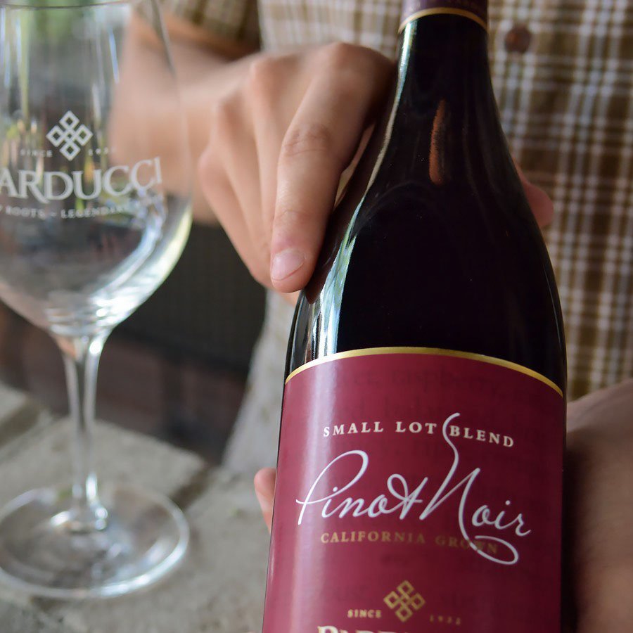 MSWalkerNYNJ's tweet photo. @Parducci #SmallLotBlend #PinotNoir now being served @ Raasa #ElmsfordNY Great food, Great Wine! #finedining #IndianCuisine #Parducci https://t.co/Y0R57rkchz