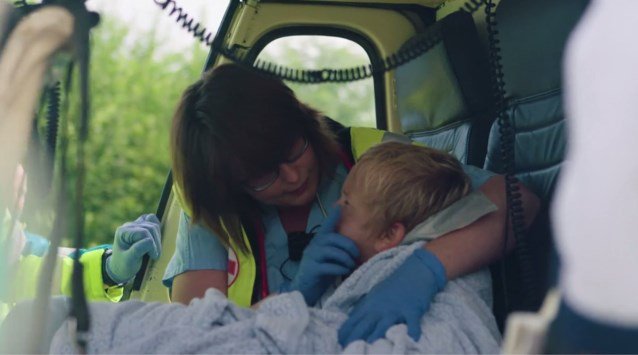 Nieuwsblad_be's tweet image. Pijnlijke beelden in ‘Helden van Hier’: jongetje van 3 over hele lijf verbrand dlvr.it/MgqthG #nieuwsblad