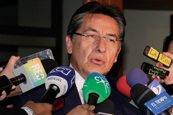 lafm's tweet photo. Néstor Humberto Martínez: persisten preocupaciones tras nuevo acuerdo de paz https://t.co/rw89vTnVZE #lafm https://t.co/e7XgSKfMH7
