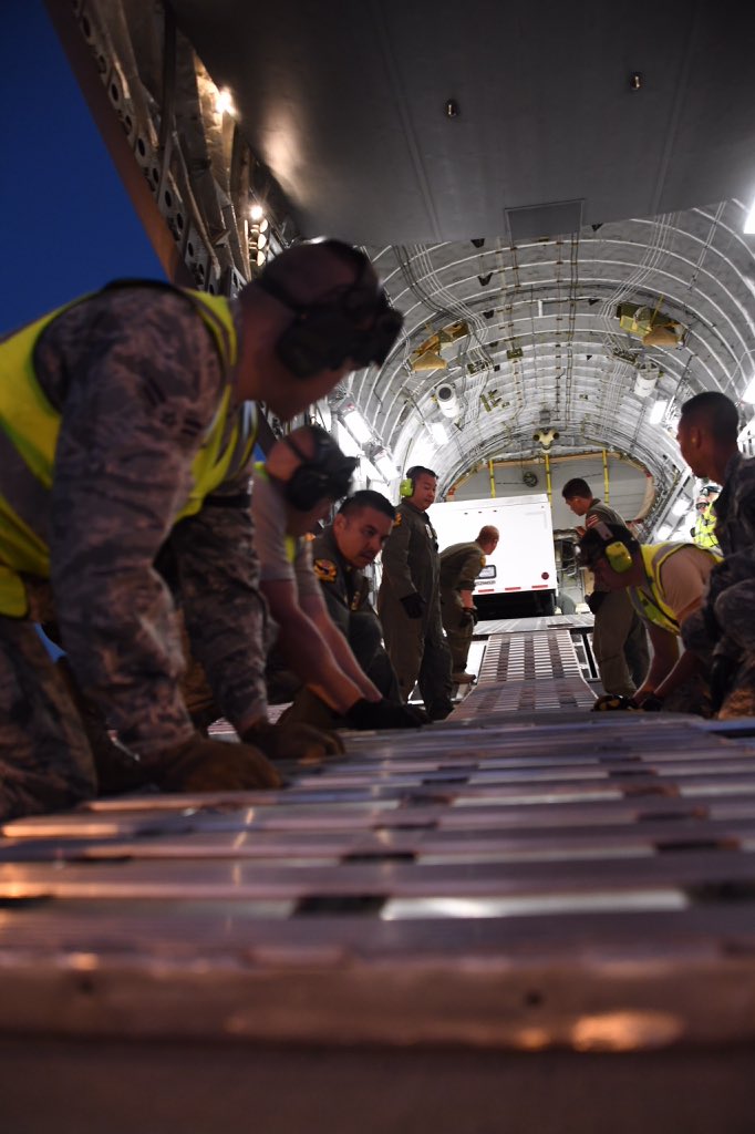 TheCalGuard's tweet photo. Our @146AirliftWing also has a big role in #earthquake drill #VigilantGuard16 w/ @NVNationalGuard 
#KeepingCaliforniaSafe https://t.co/iIqNdq4tnr