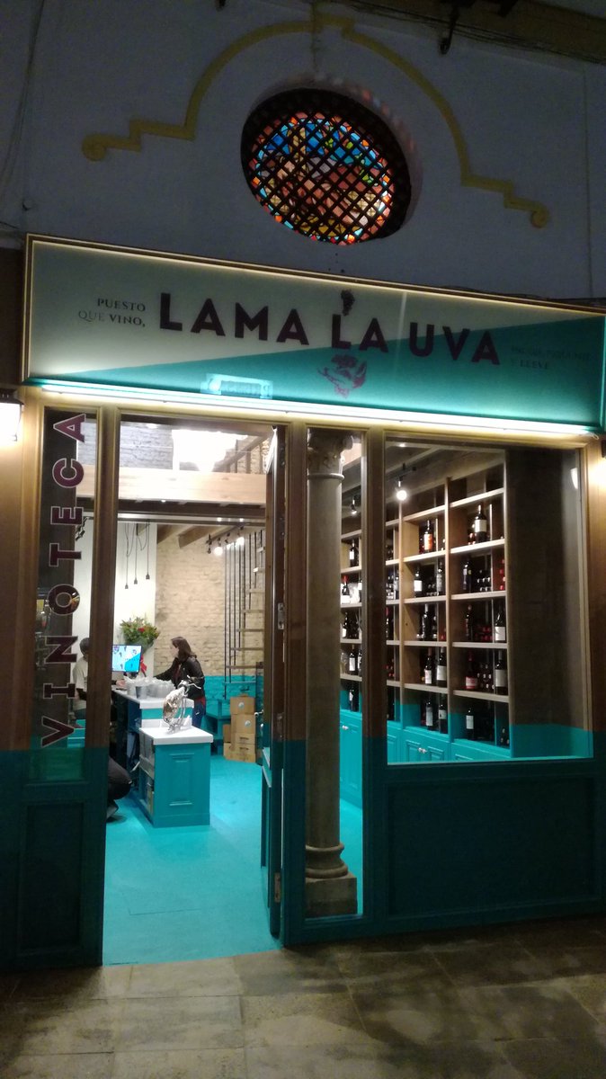 FranLeonCor's tweet photo. Lugar de experiencias, espacio de sorpresas y combinación que necesitaba #Sevilla.
@ladelamalauva, una vinoteca singular y única. #malauvers https://t.co/0nsmyY7TXx