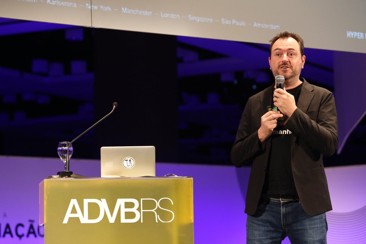 advbrs's tweet photo. "Observação, curiosidade e empatia são os atuais super poderes p/ reconhecer o consumidor." @timlucasbr, da @hyperisland #ForumADVB #TopADVB https://t.co/jpzlxQtUMp