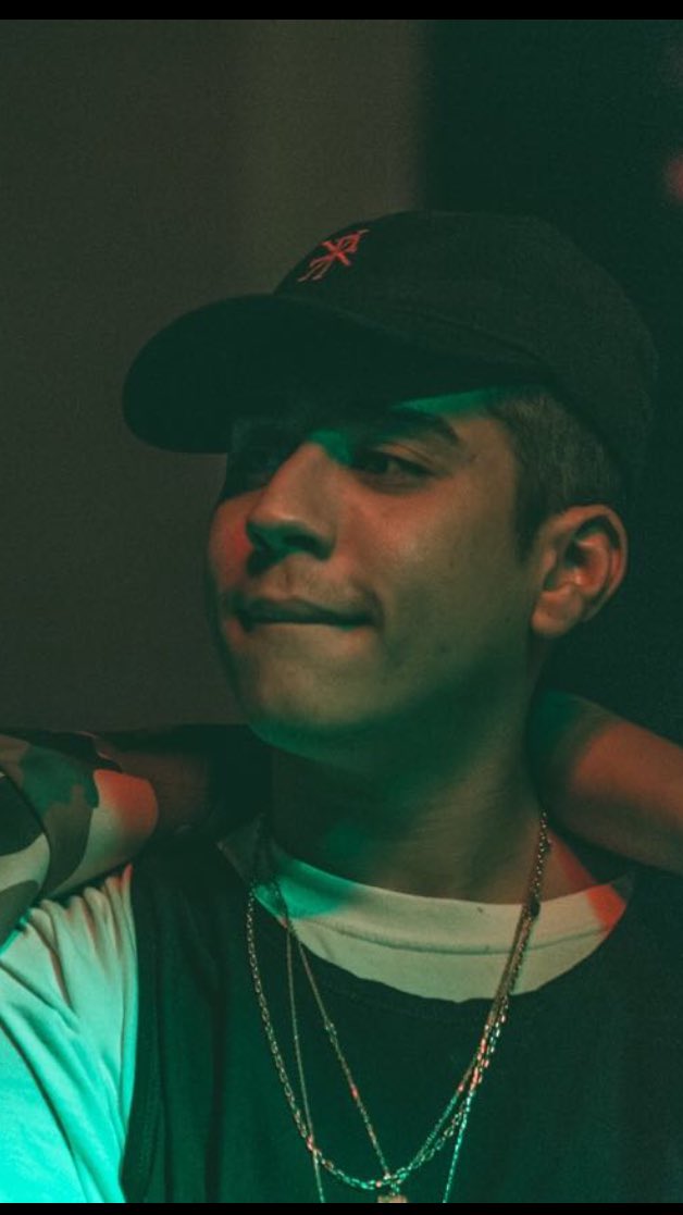 OIKCL's tweet photo. Quando a pessoa que a gente quer beijar passa https://t.co/LP5ybAwIzQ