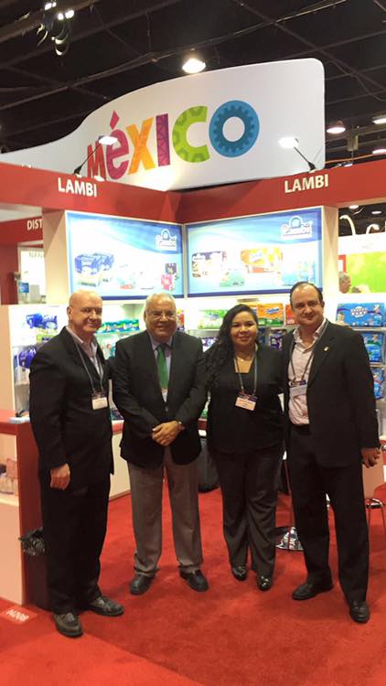 ConsulMexCho's tweet photo. Participación Cónsul @cjimenezmacias y @ProMexico #Chicago durante inauguración pabellón Private Label Manufacturing Association #plma2016 https://t.co/2fiL4pzJj1