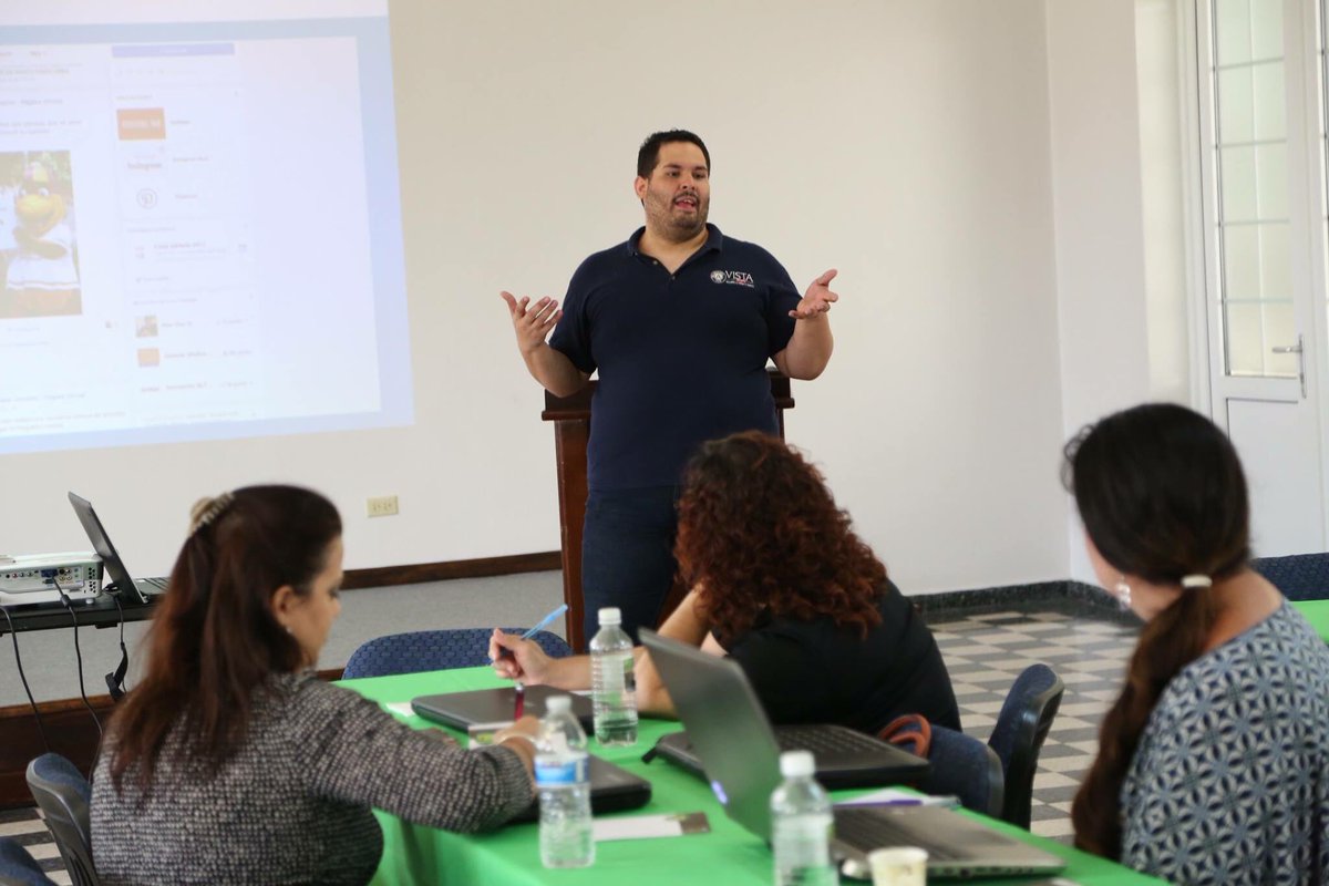 #SigueElEjemplo || Hoy estuvimos ofreciendo el taller de "Facebook como herramienta de comunicación" para <a href="/FuerzaPyMEPR/">Fuerza PyME</a>