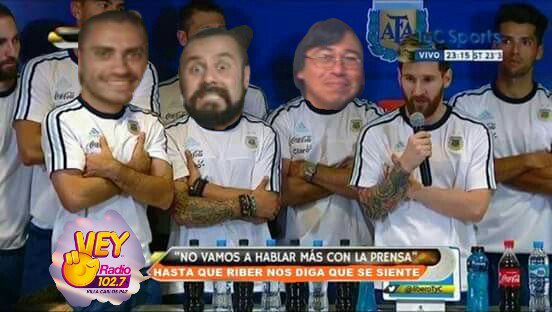 veyradiovcp's tweet photo. La selección no habla más con la prensa, salvo en #LaRecontratardeDeVey de 20 a 22hs 102.7FM https://t.co/kkXlwv1nvC https://t.co/KiOo04EPQj