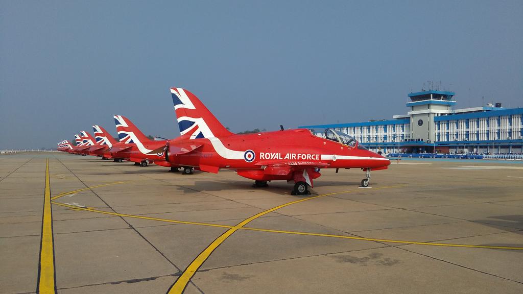 .<a href="/rafredarrows/">Red Arrows</a> lined up &amp; ready to display to <a href="/IAFIndia/">Indian Air Force</a> at Air Force Academy #Hyderabad #India 

#RedArrowsTour
