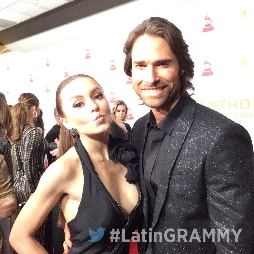 LatinGRAMMYs's tweet photo. .@Anboy88 y @sebastianrulli desde la Alfombra Roja de la Persona del Año 2016 en honor a @MarcAnthony #LatinGRAMMY https://t.co/oaXWmhmhWX